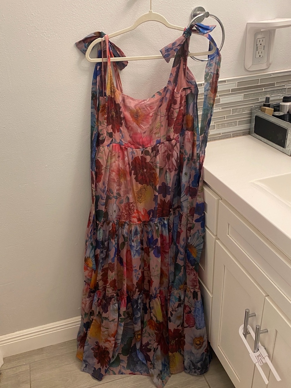 Francesca’s Floral Maxi Dress 💐 - Picture 2 of 5